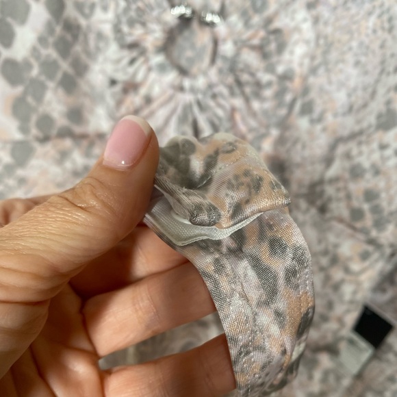 {NWT} Guess Snake Print Bodysuit XL Gray - Picture 13 of 14